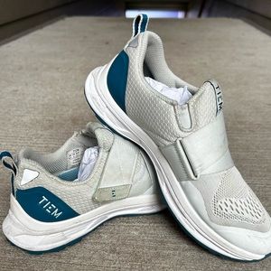 TIEM spin shoes, SPD clips included.